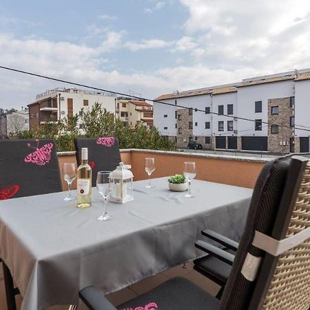 Apartment Dubravka Near The Sandy Beach Medolino Esterno foto
